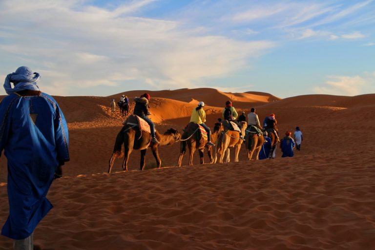 Arpenter les fameux déserts marocains pour vivre une expérience inouïe